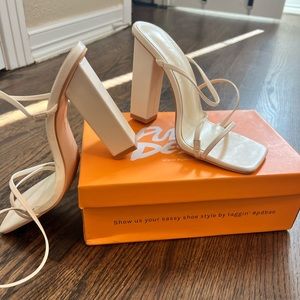 BRAND NEW White Strappy Heels ⭐️⭐️